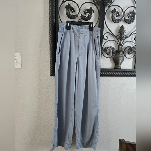 Madewell The Neale Wide-Leg Pleated Trousers In Color Overcast